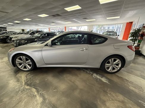 Used 2011 Hyundai Genesis 3.8 image 5
