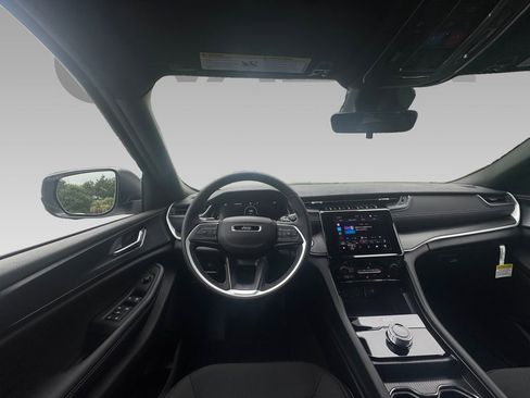 New 2025 Jeep Grand Cherokee Laredo X w/ Luxury Tech Group I image 3