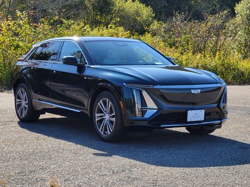 New 2026 Cadillac Lyriq Premium Luxury AWD/4WD image 9