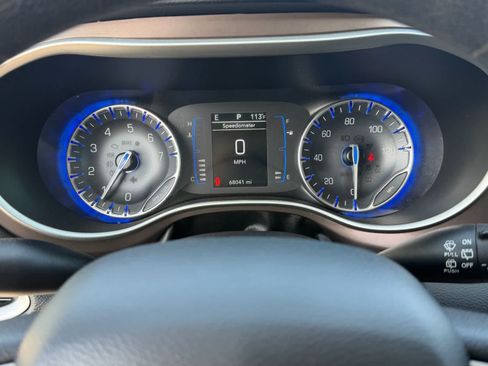 Used 2021 Chrysler Voyager L FWD image 37