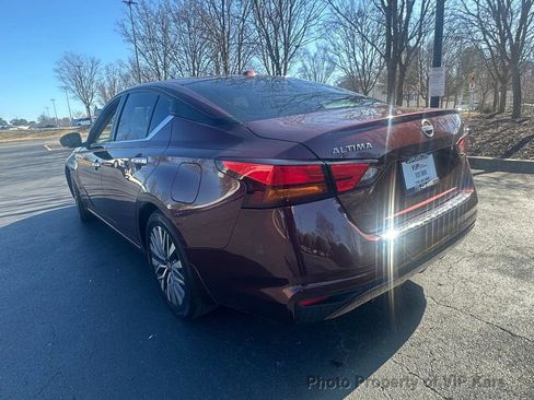 Used 2023 Nissan Altima 2.5 SV image 2