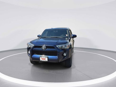 Used 2018 Toyota 4Runner SR5 AWD/4WD image 3