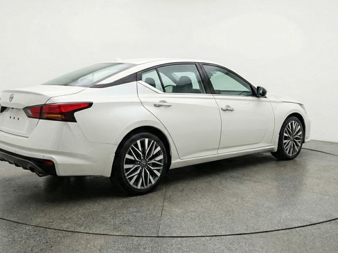 Used 2025 Nissan Altima 2.5 SV FWD image 9