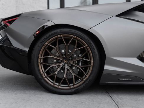 Used 2025 Lamborghini Revuelto AWD/4WD image 12