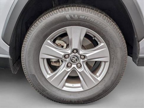 Used 2022 Toyota RAV4 XLE w/ Convenience Package FWD image 14