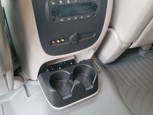 Used 2011 Chevrolet Suburban LT image 51