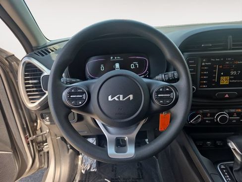 Used 2025 Kia Soul LX w/ LX Technology Package FWD image 12