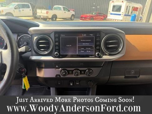 Used 2020 Toyota Tacoma SR5 RWD image 12