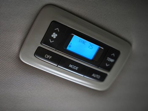 Used 2018 Toyota Sienna Limited Premium image 45