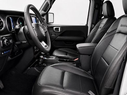 Used 2023 Jeep Wrangler Unlimited Sahara AWD/4WD image 18