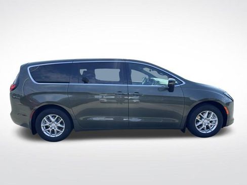 New 2027 Chrysler Pacifica Select w/ Family Tech Group FWD image 9
