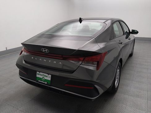 Used 2025 Hyundai Elantra SE FWD image 7