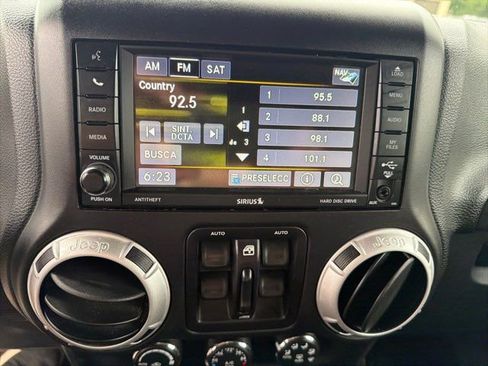 Used 2016 Jeep Wrangler Unlimited Rubicon AWD/4WD image 25