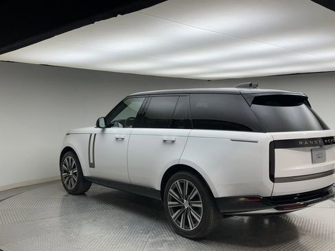 Used 2023 Land Rover Range Rover SE image 4