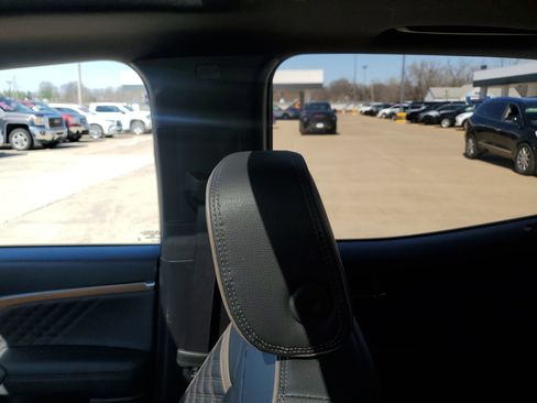 Used 2025 GMC Canyon Denali image 12