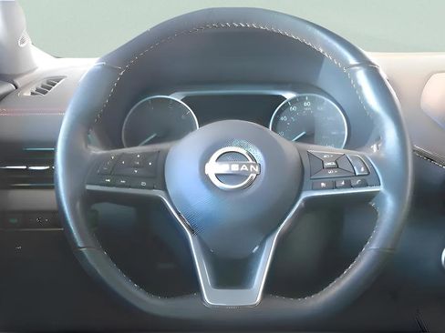 Used 2025 Nissan Sentra SR w/ SR Premium Package FWD image 16