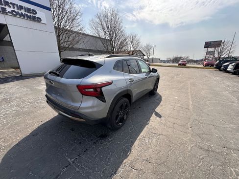 Used 2025 Chevrolet Trax ACTIV w/ Driver Confidence Package image 3