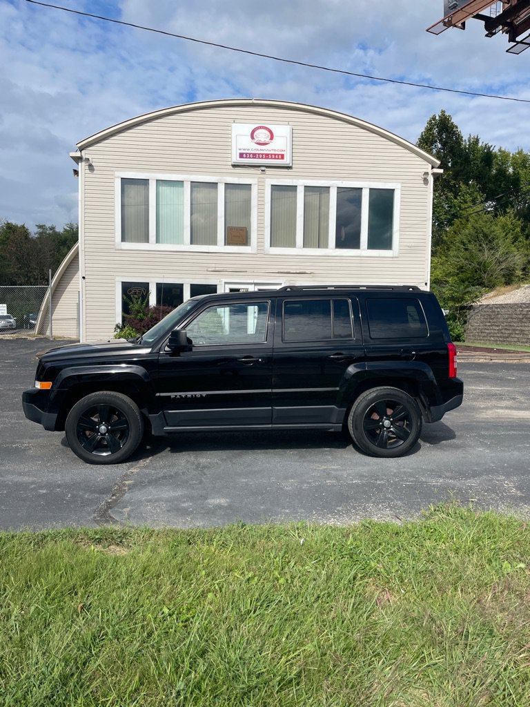 Used 2016 Jeep Patriot Latitude FWD image 2