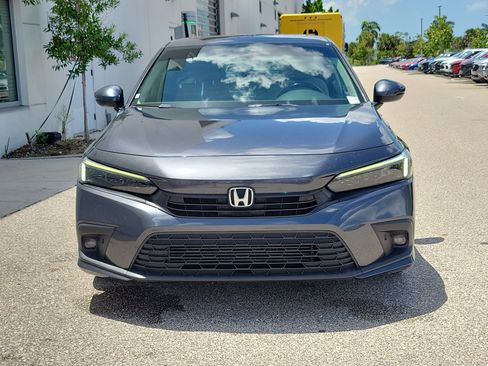 Used 2022 Honda Civic Touring image 2