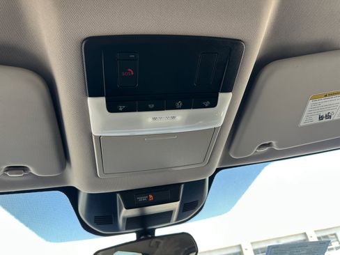 Used 2025 Nissan Rogue SV FWD image 25
