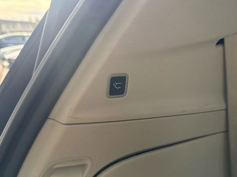 Used 2020 Chrysler Voyager Lxi image 22