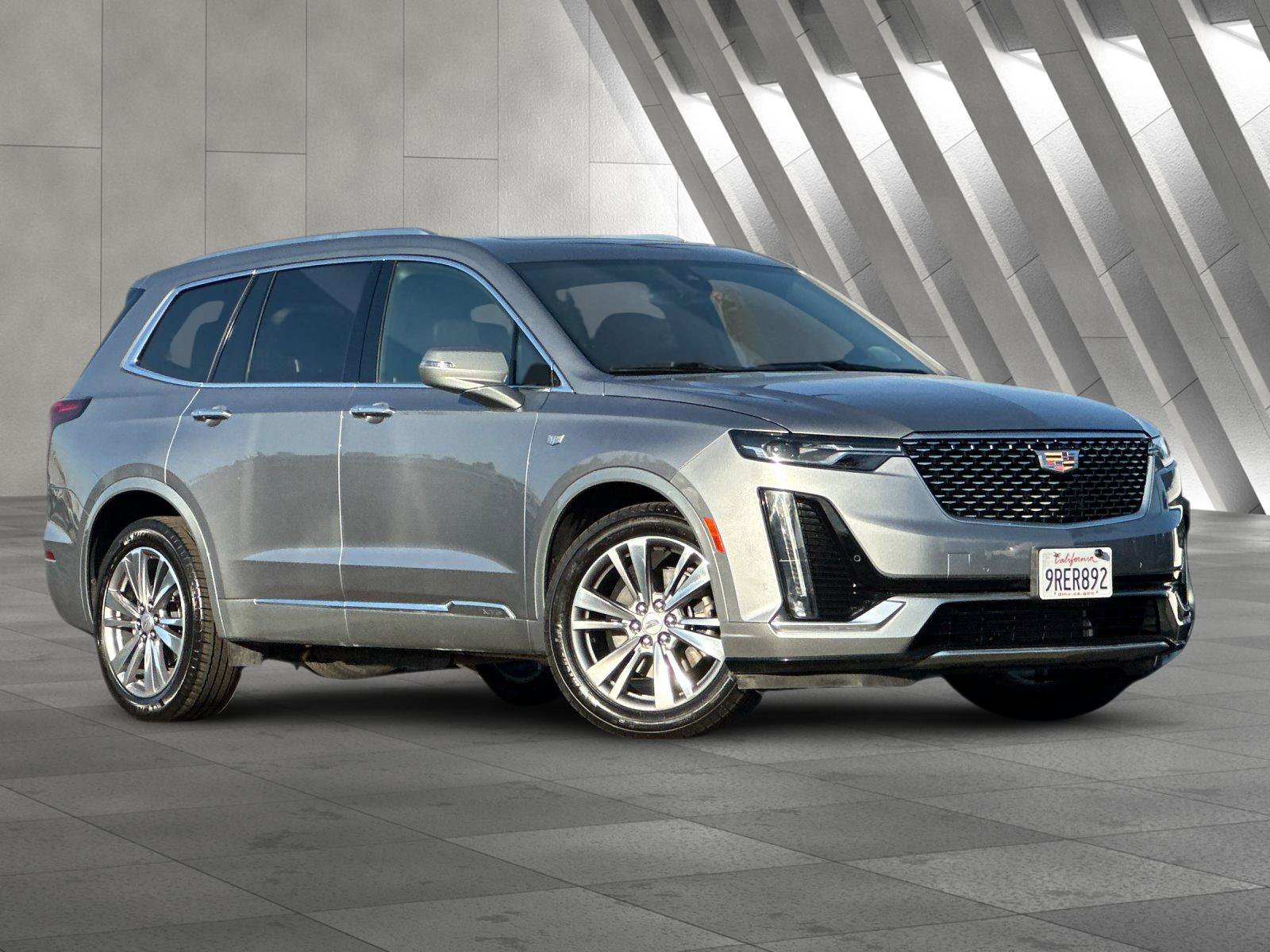 Certified 2025 Cadillac XT6 Premium Luxury FWD image 1
