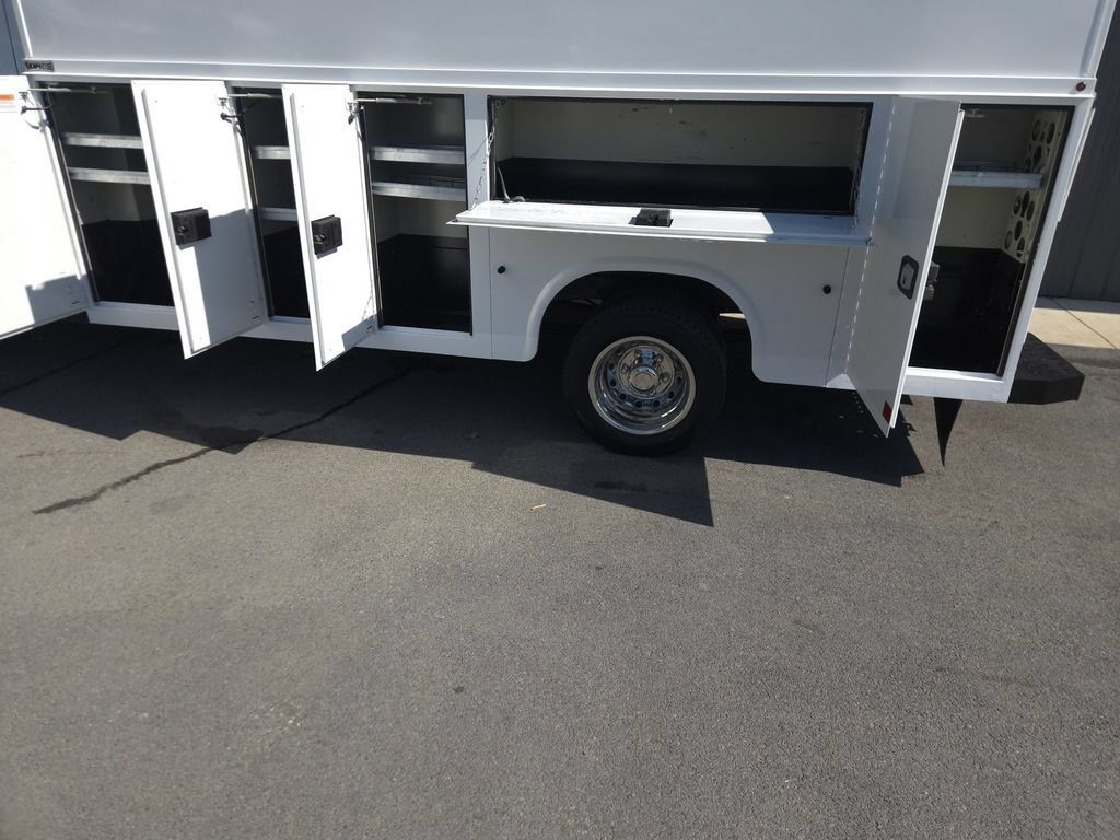Used 2017 Ford Transit 350 156 DRW w/ Exterior Upgrade Package RWD image 4