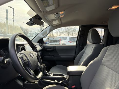 Used 2020 Toyota Tacoma SR image 12