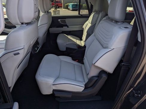 New 2026 Ford Expedition Max Platinum w/ Platinum Ultimate Package AWD/4WD image 8