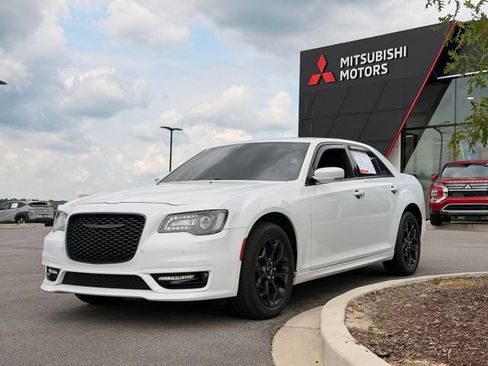 Used 2023 Chrysler 300 Touring L w/ Popular Equipment Group AWD/4WD image 8