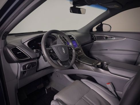 Used 2019 Lincoln Nautilus Reserve image 4