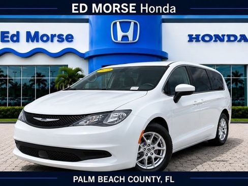 Used 2022 Chrysler Voyager LX FWD image 1