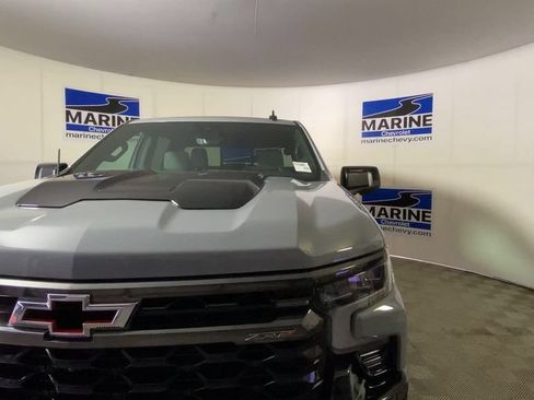 Used 2024 Chevrolet Silverado 1500 ZR2 w/ Technology Package AWD/4WD image 4