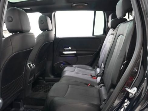 Used 2022 Mercedes-Benz GLB 250 4MATIC image 35