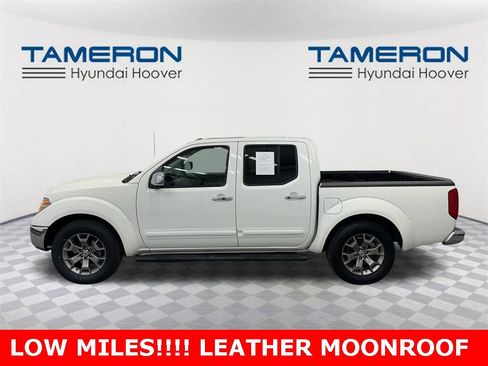 Used 2019 Nissan Frontier SL image 2