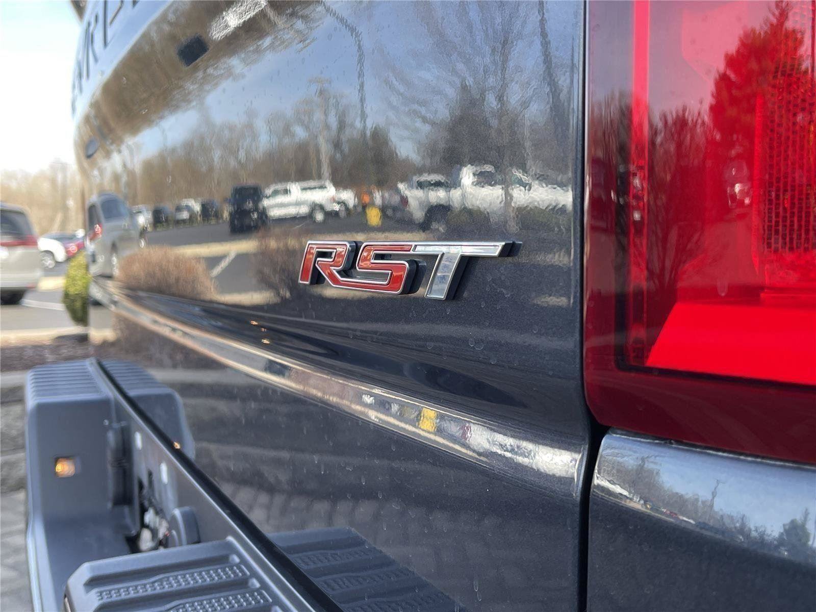 Used 2022 Chevrolet Silverado 1500 RST w/ LPO, Blackout Package AWD/4WD image 11