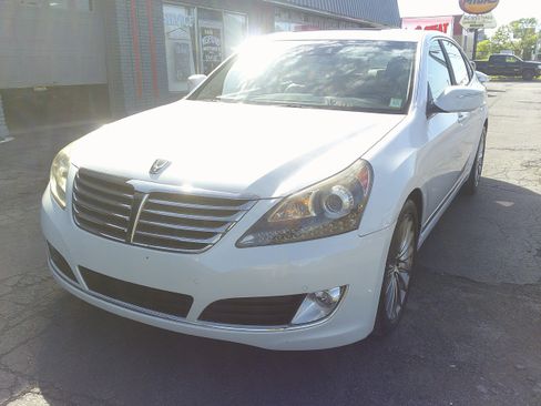 Used 2014 Hyundai Equus Signature RWD image 3