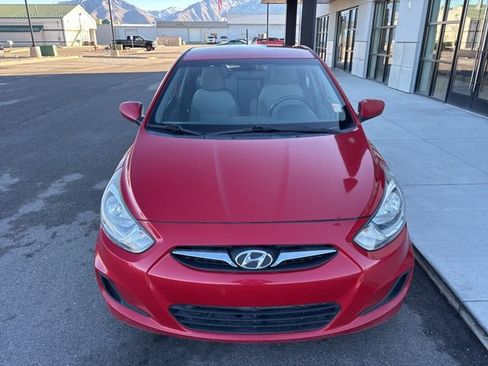 Used 2012 Hyundai Accent GS image 2
