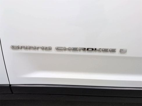 Certified 2023 Jeep Grand Cherokee L Limited image 12