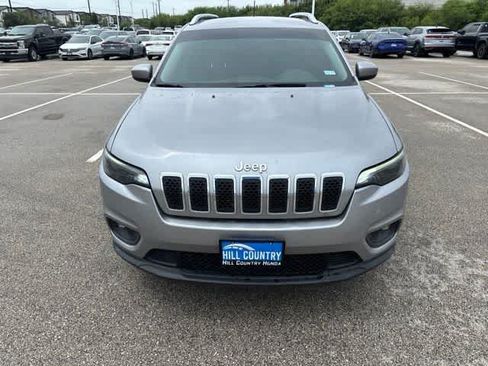 Used 2019 Jeep Cherokee Latitude w/ Popular Appearance Group FWD image 8