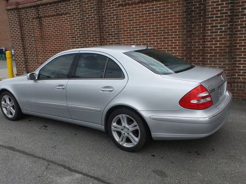 Used 2006 Mercedes-Benz E 350 Sedan image 23