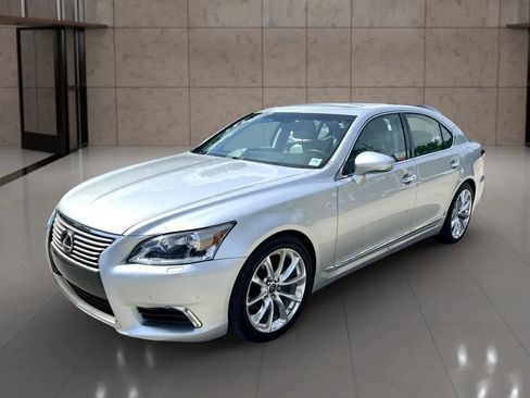 Used 2015 Lexus LS 460 w/ Comfort Package RWD image 7