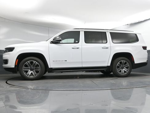 Used 2024 Jeep Wagoneer L Series II image 25