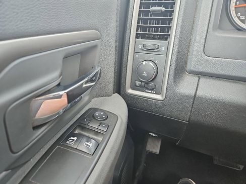 Used 2013 RAM 1500 Express RWD image 20