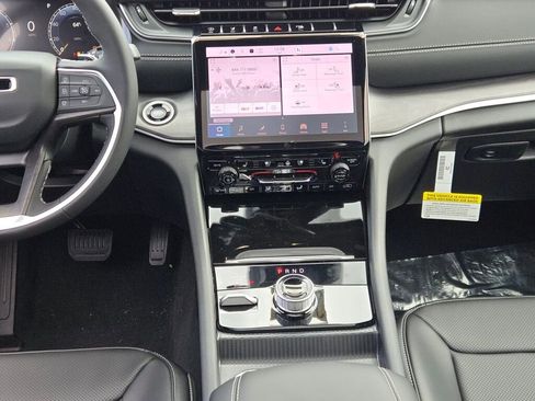 New 2025 Jeep Grand Cherokee Limited w/ Luxury Tech Group II image 21