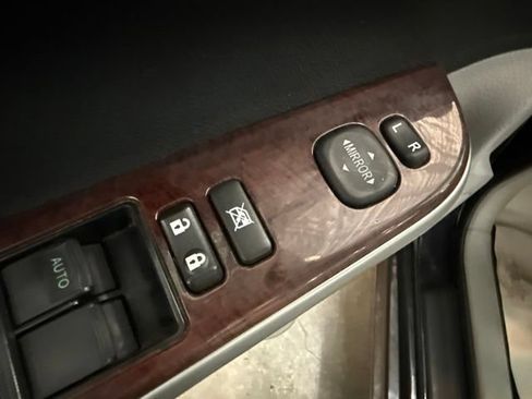 Used 2013 Toyota Camry XLE w/ Leather Pkg FWD image 6