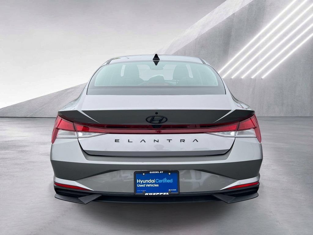 Used 2023 Hyundai Elantra SEL w/ Preferred Accessory Package FWD image 6