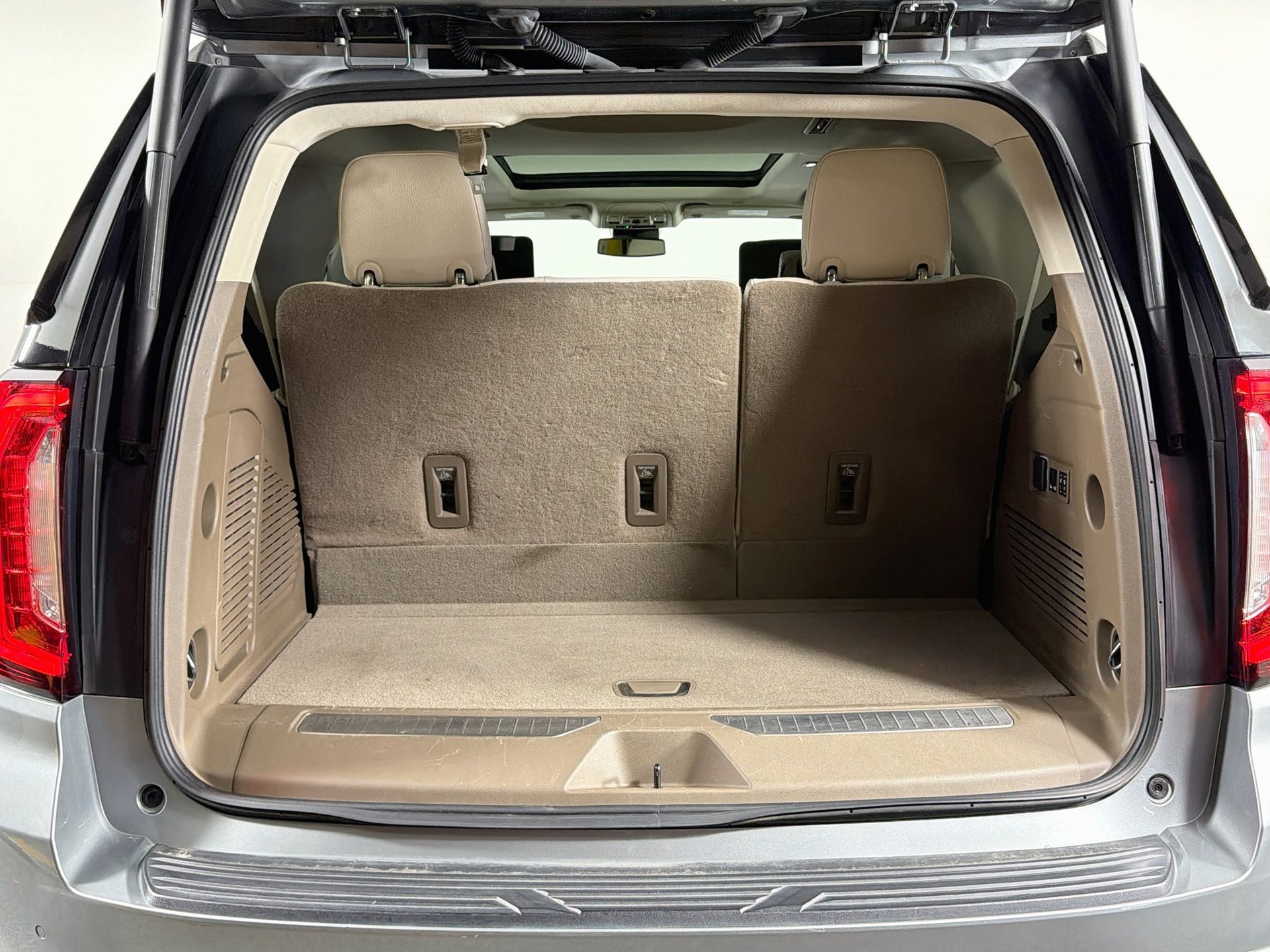 Used 2024 GMC Yukon Denali RWD image 30