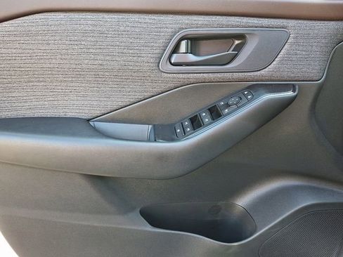 Used 2023 Nissan Rogue S image 14