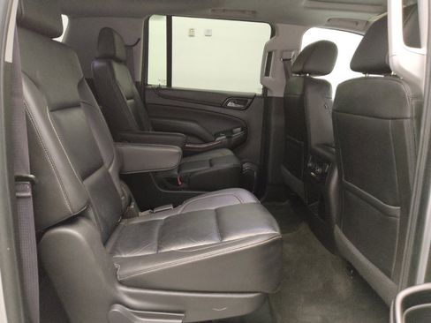 Used 2016 Chevrolet Suburban LT image 19